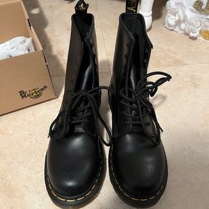 Dr. Martens 1460 Smooth Leather Lace Up Boots Women Size 7